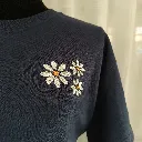 t-shirt blauw Madeliefjes vierkant 3.webp