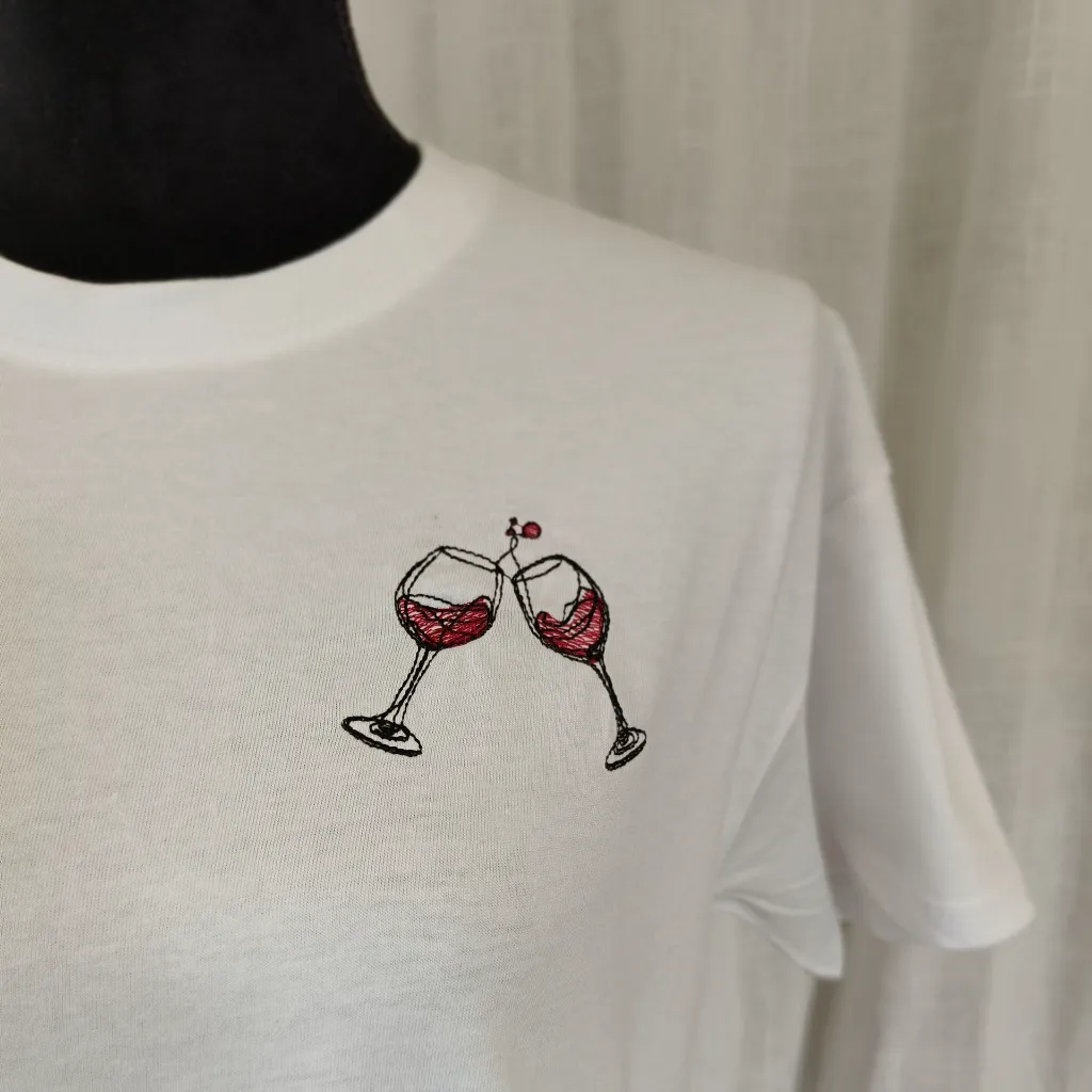 T-shirt wijnglazen vierkant 2.webp