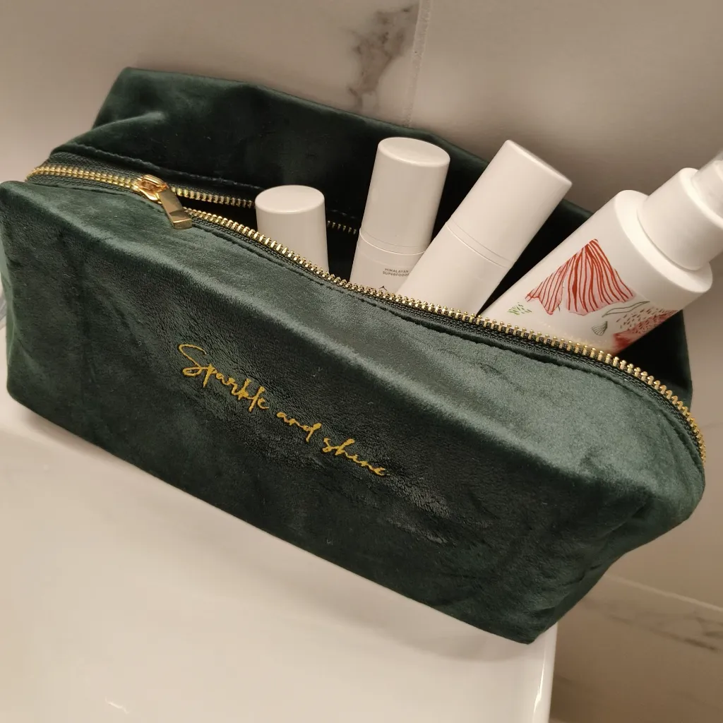 toilettas groen badkamer.webp
