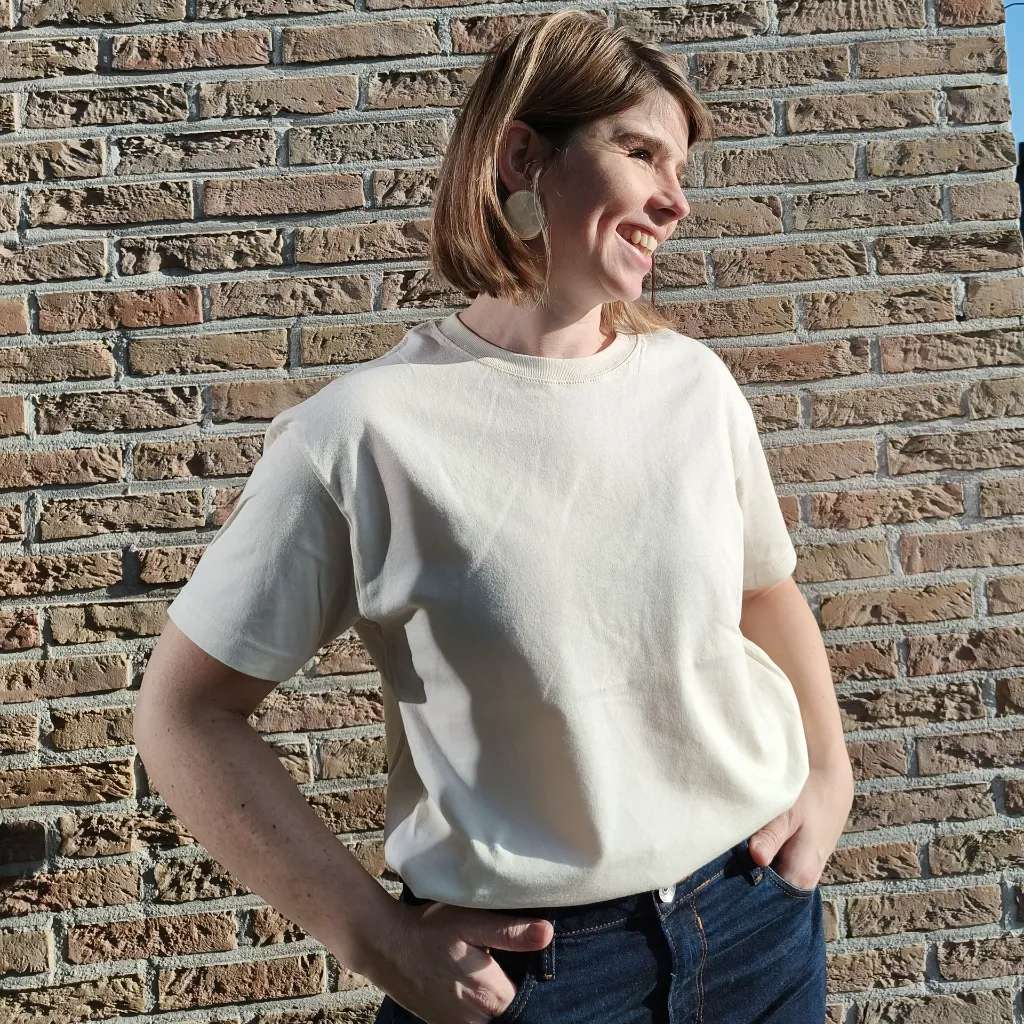 T-shirt beige volwassen vierkant.webp