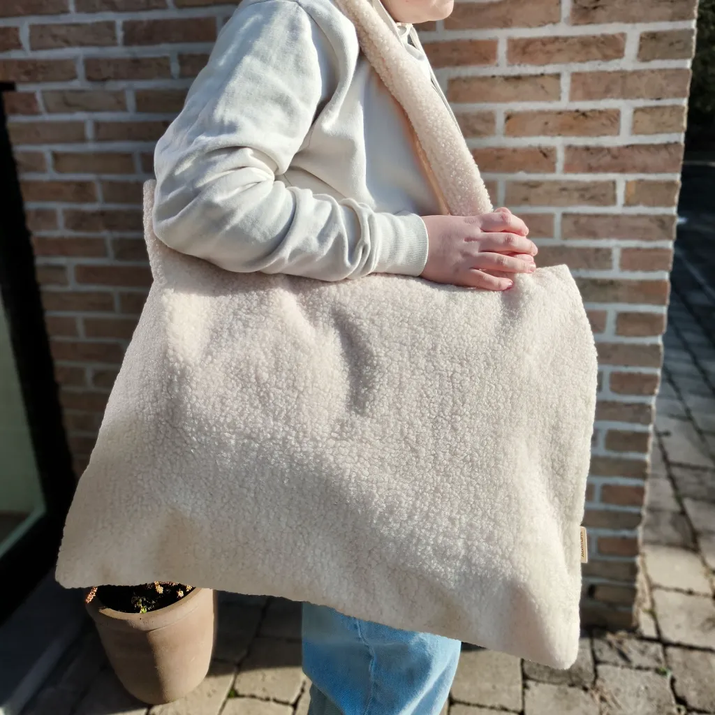 Fran Teddy tas Beige vierkant.webp