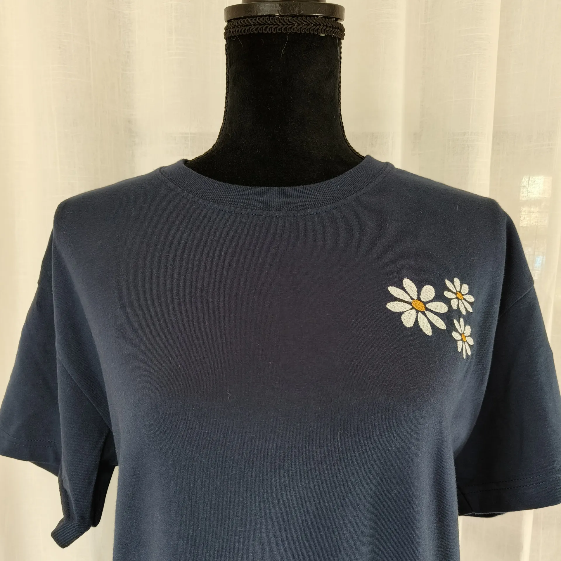 T-SHIRT MADELIEFJES (SMALL, Wit)