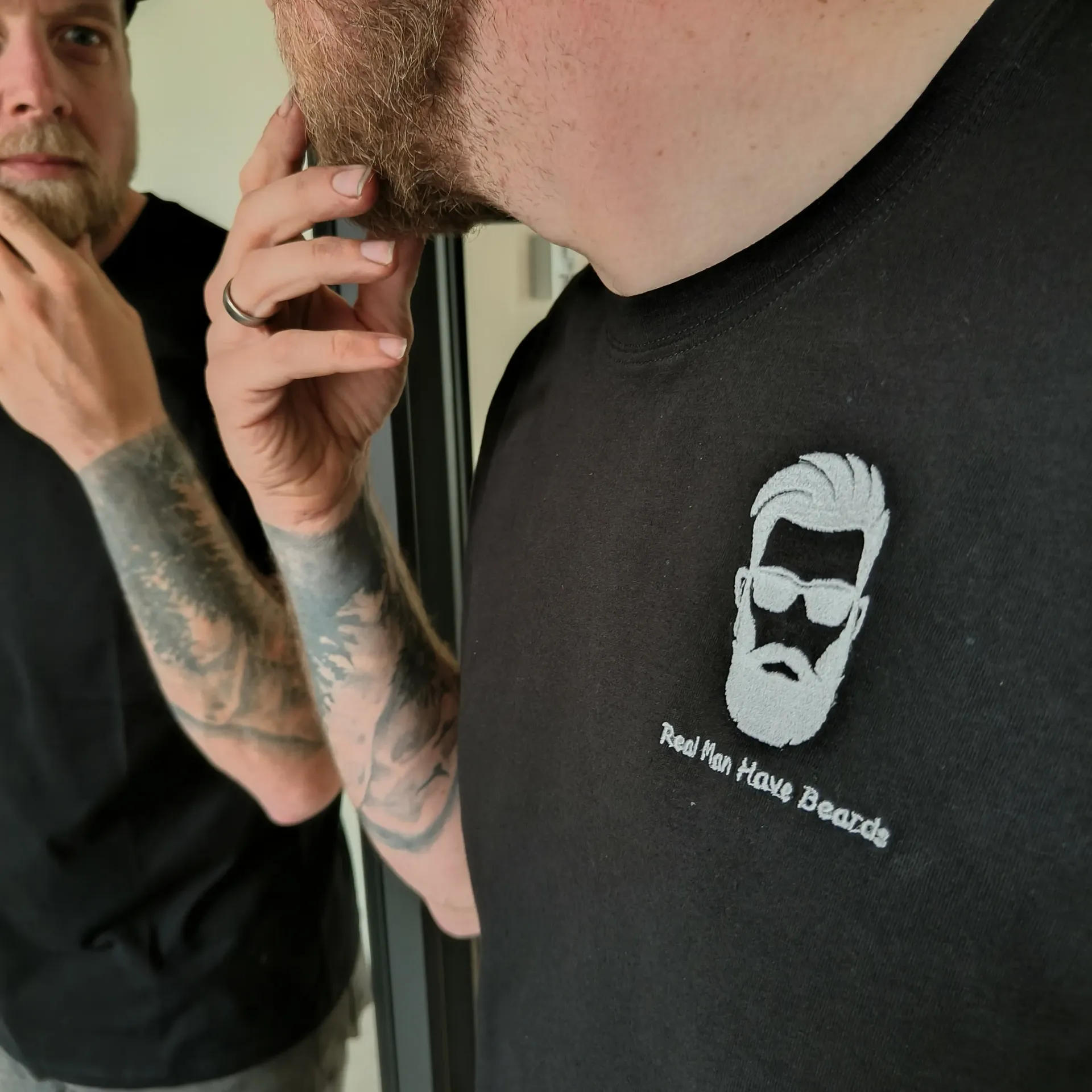T-SHIRT REAL MEN HAVE BEARDS (MEDIUM, Wit)